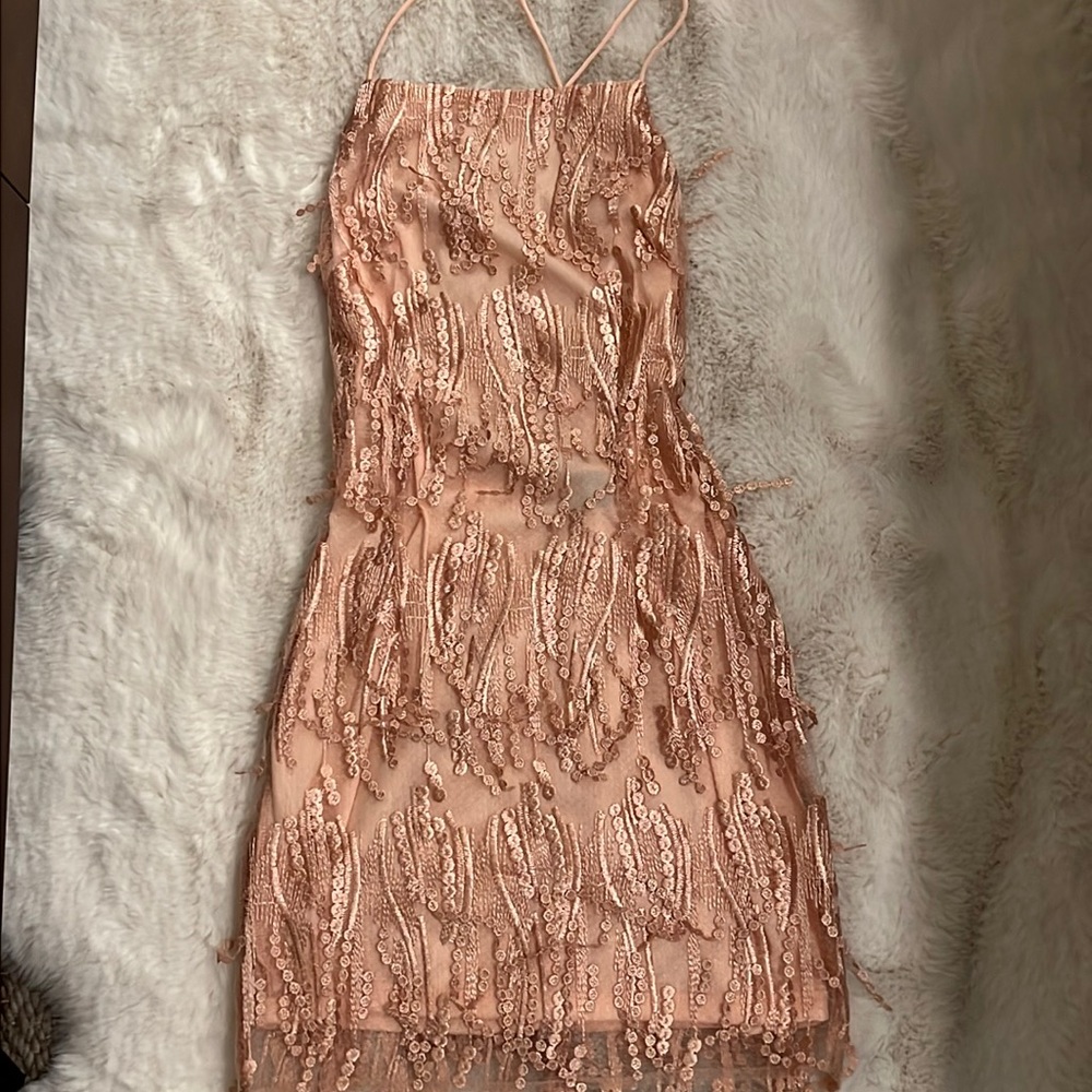 Fun pink dress with open back💗